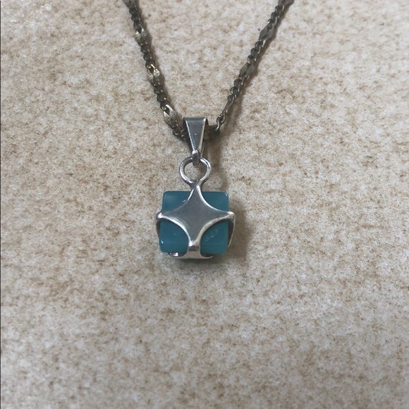 Jade necklace. - Picture 2 of 3